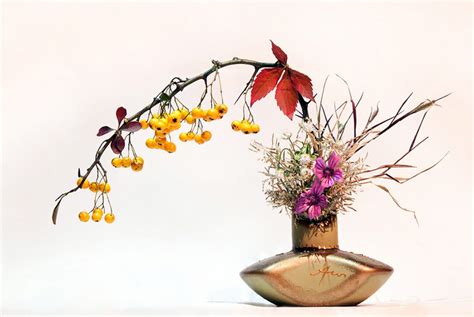  「Ikebana: Living Art」 － 生命の息吹が宿る、花と空間の調和